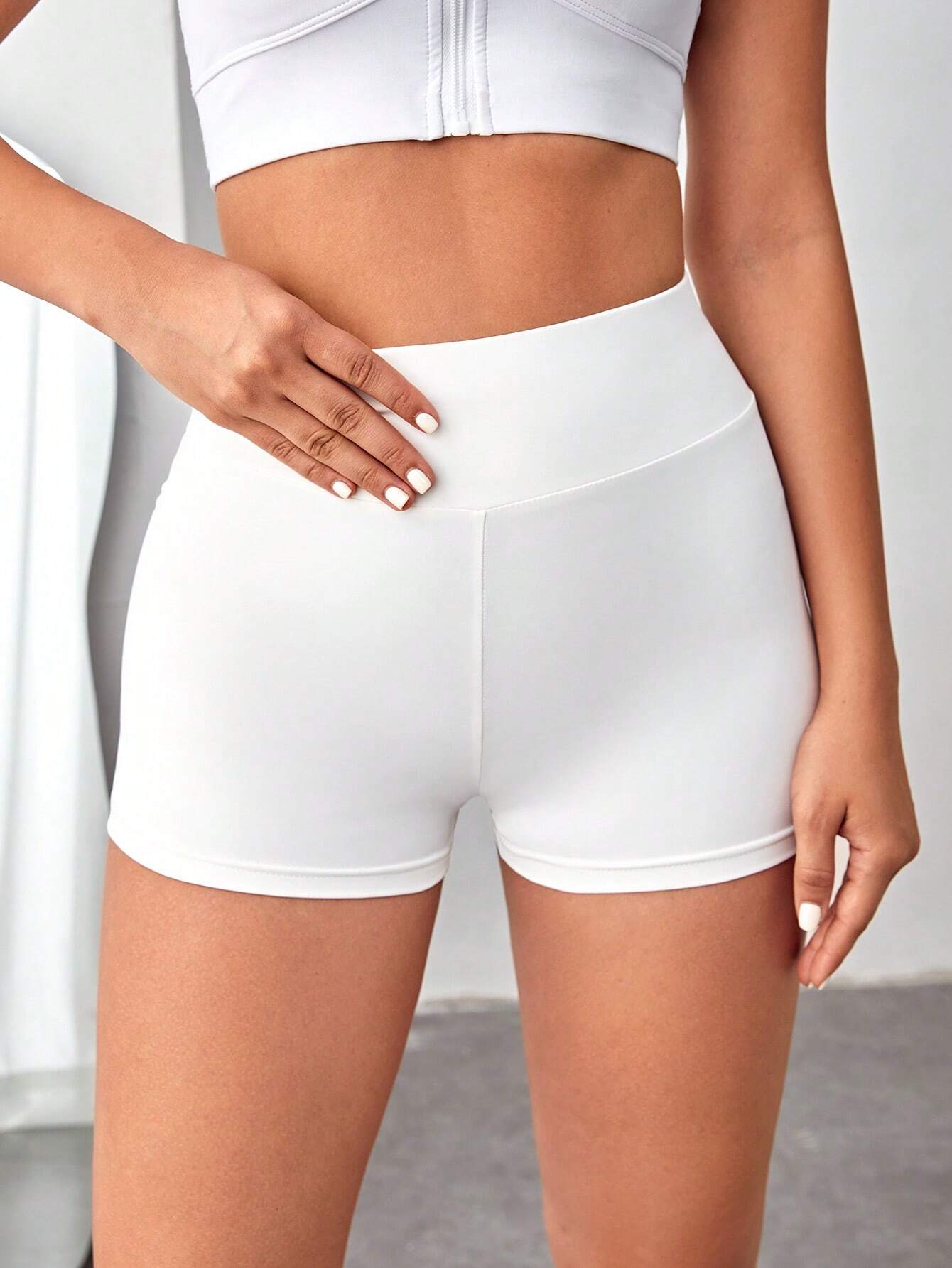 Nia Wide-waistband Flap Pockets Gym Shorts AECH ACTIVE