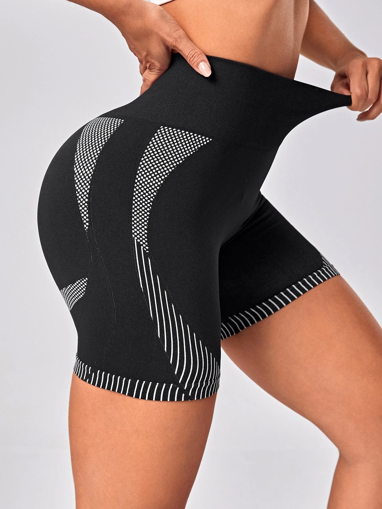 Keyla Striped Print Gym Shorts AECH ACTIVE